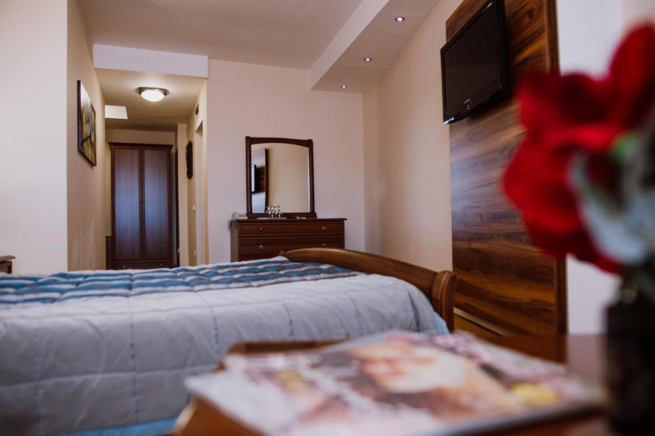 Bela Kuka Hotel บิโตลา ภายนอก รูปภาพ